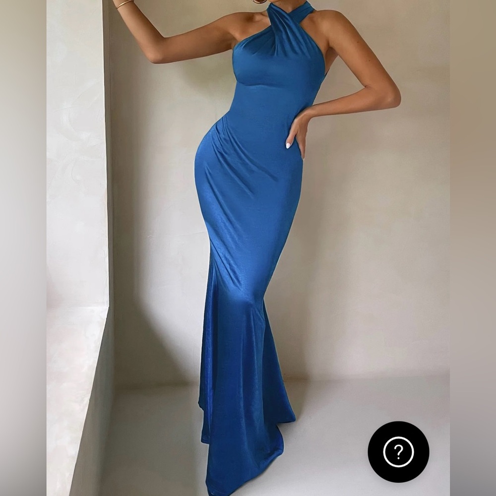 Beautiful blue gown, size L. Brand is Club L London